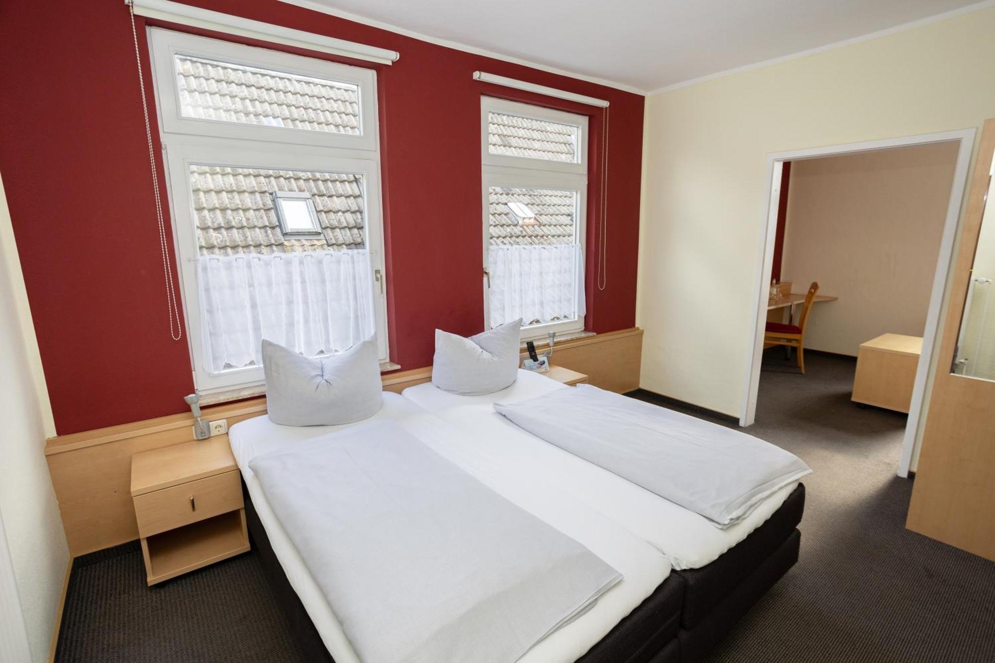 Hotel Zur Linde Meldorf Exterior photo