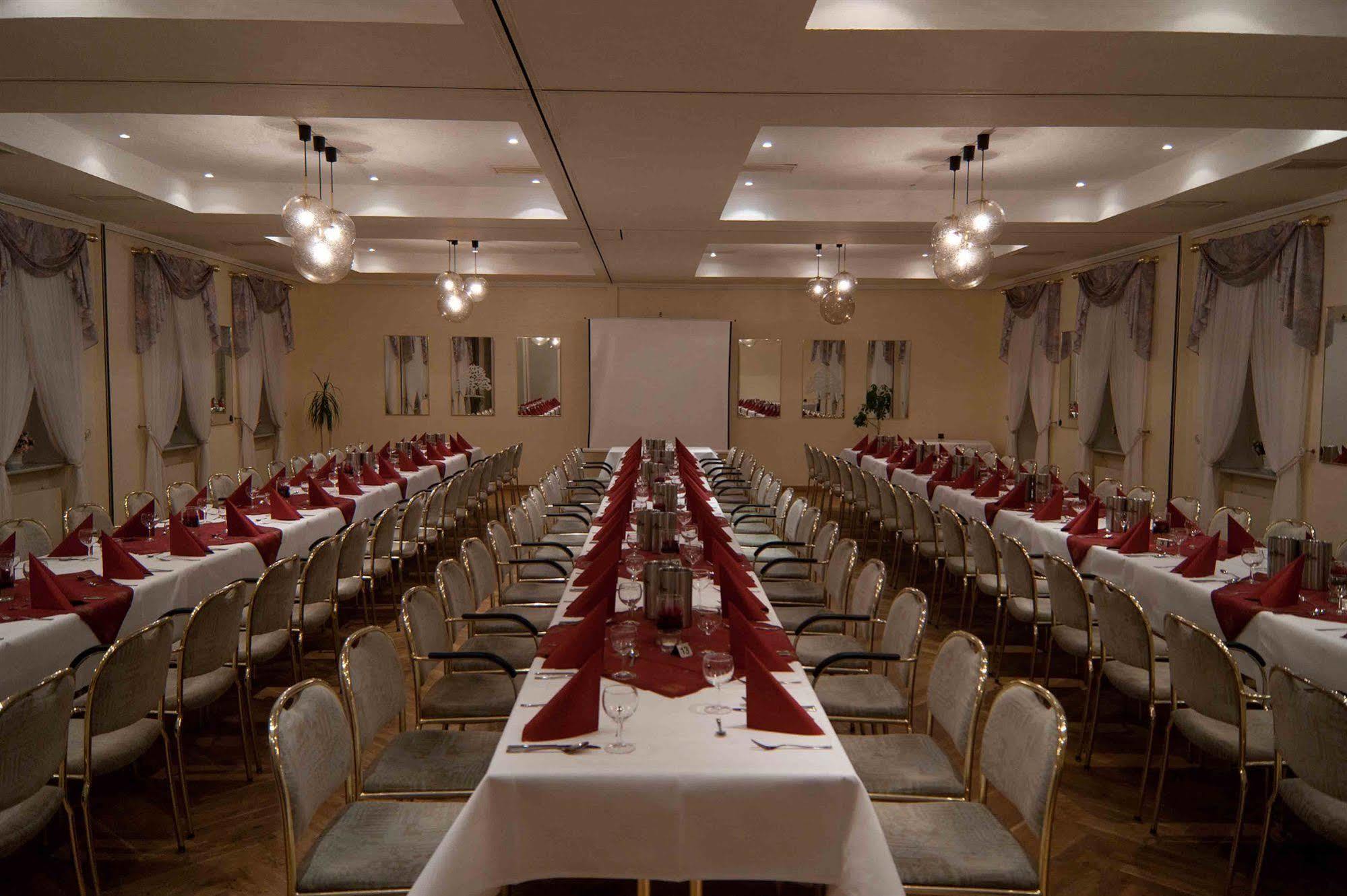 Hotel Zur Linde Meldorf Exterior photo