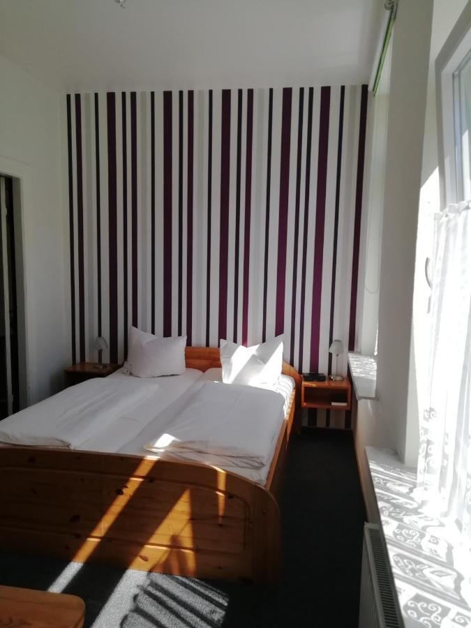 Hotel Zur Linde Meldorf Exterior photo